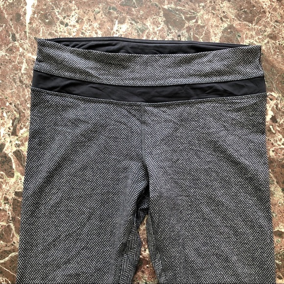 LULULEMON Run Inspire Crop II Luxtreme Leggings in Giant Herringbone Black - Picture 10 of 13